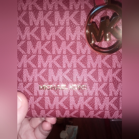 Michael kors purse - Picture 3 of 6